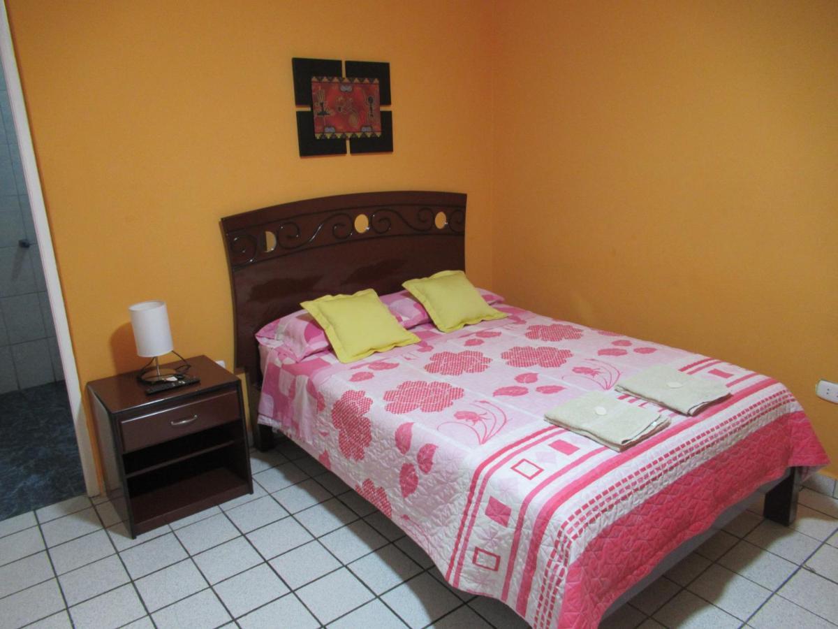 Kurmi Hostel Lima Airport Buitenkant foto