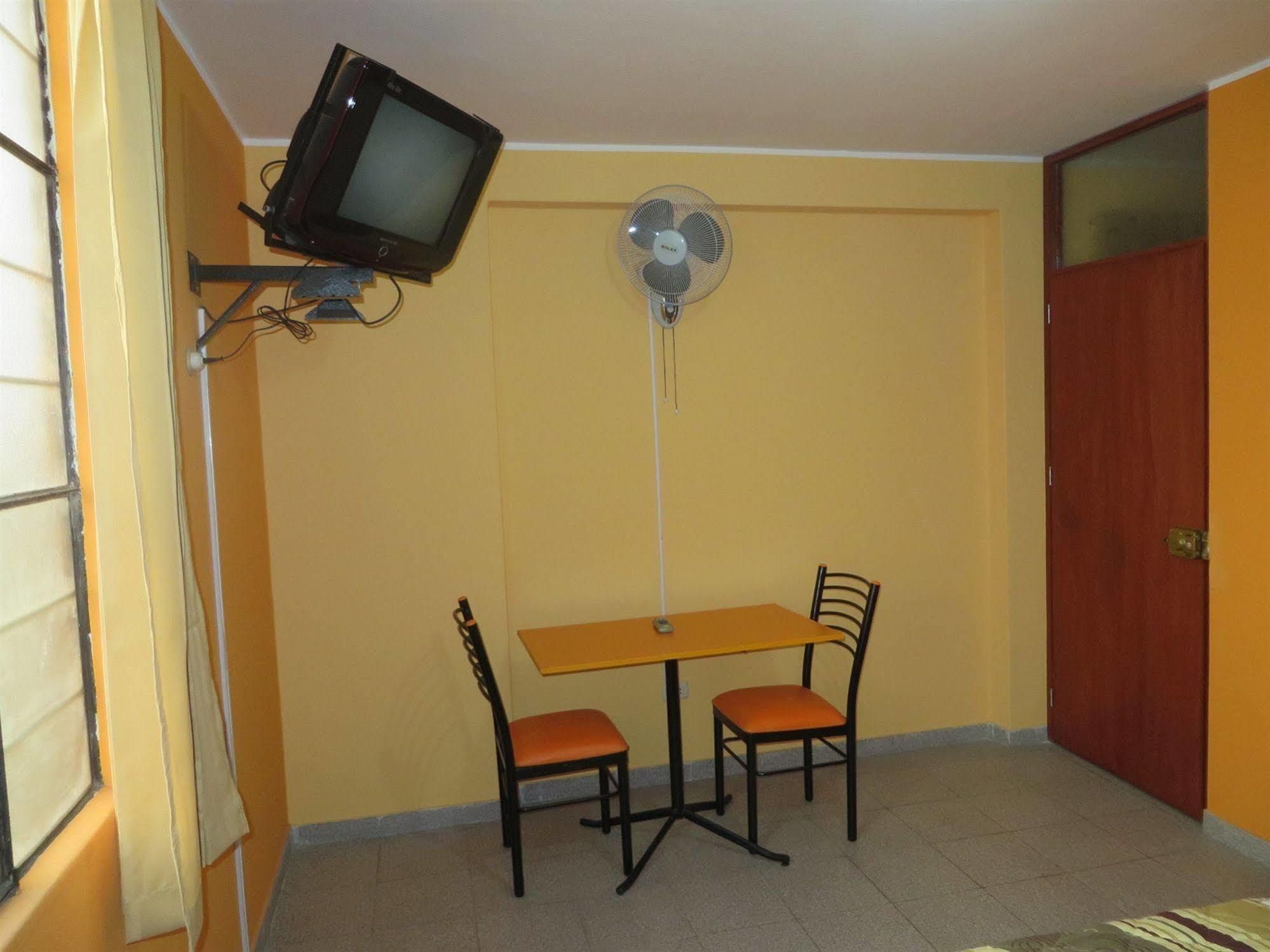 Kurmi Hostel Lima Airport Buitenkant foto